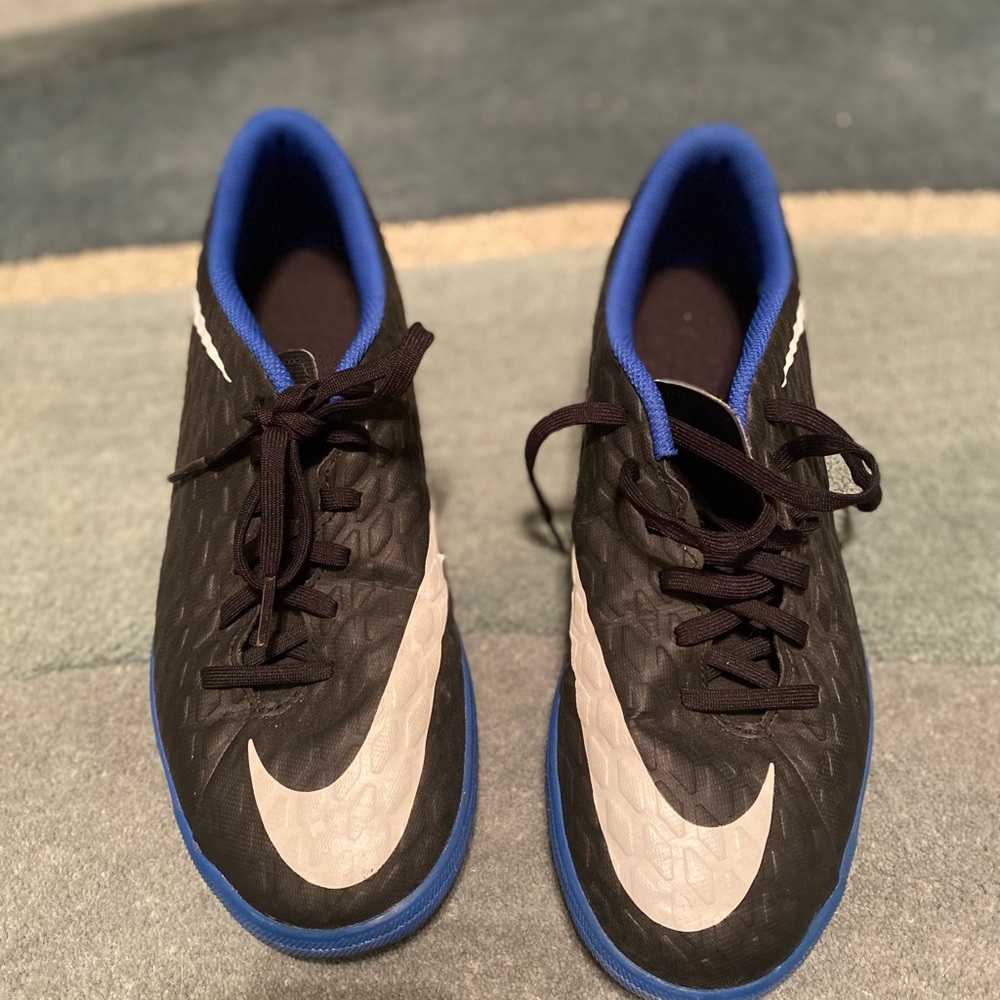 Womens Nikes- SZ 8